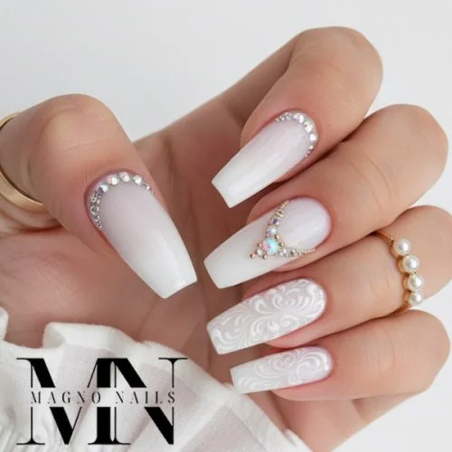 Weiße Edle Nägel - Nageldesign Ideen mit Schnörkel
