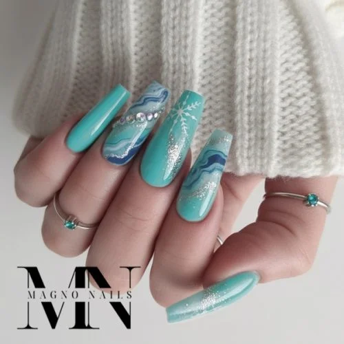Neon Türkis Winter Nägel in Marmor Technik - Nageldesign Ideen