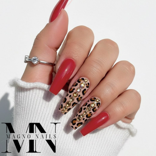 Preview: Rote Nägel mit Leodesign - Leo Muster Luxus