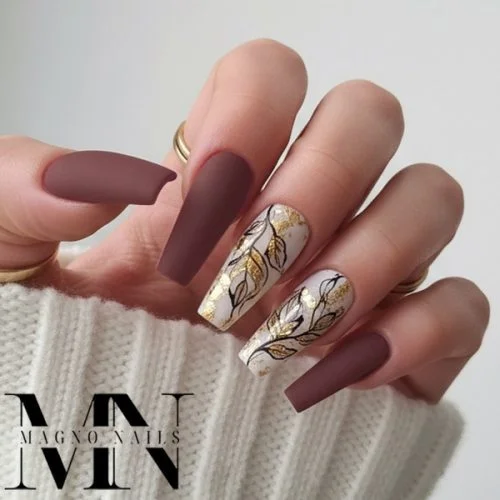 Farbgel Braun - Herbst Nägel - Nageldesign ideen mit Blätter gold