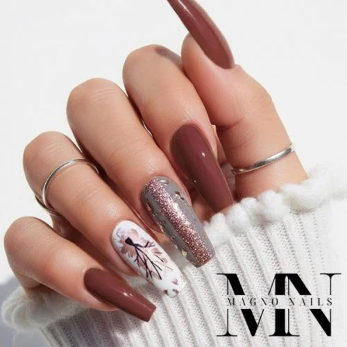 Herbstnägel - Grau Rot Braun Baum Schöne Designs Herbst Nageldesign Ideen