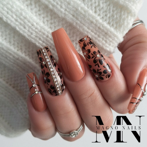 Preview: Rotbraune Peach Nude Farbe - Edel mit Strasssteinen Nageldesign Ideen