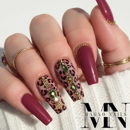 Nägel Ideen - Weinrote Nageldesign mit Leo Muster luxus