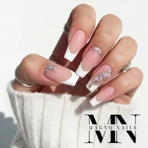 Rosa Make Up Nägel mit Strasssteinen - Nageldesign Ideen