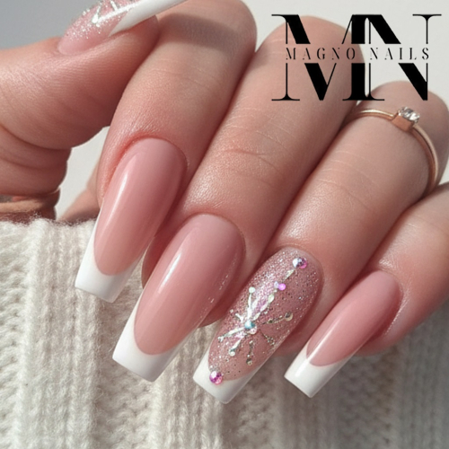 Preview: Nude Nägel - Nageldesign French mit Schneeflocken aus Strasssteinen