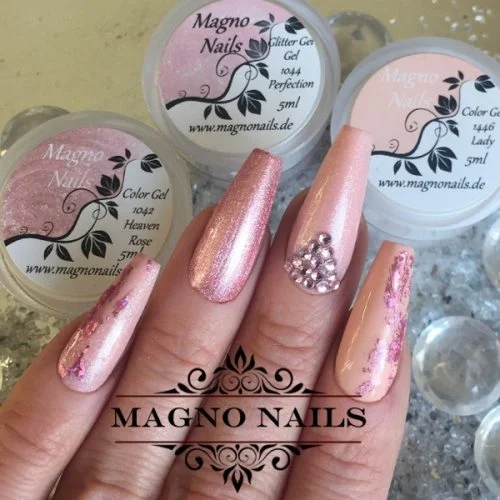 Nageldesign Idee - Rose Nails - Rosanägel
