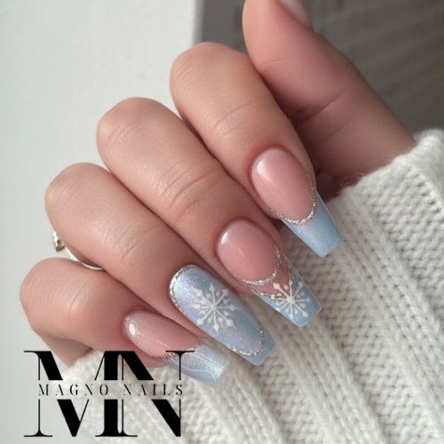 Preview: Hellblau French Winter Nägel mit Schneeflocken