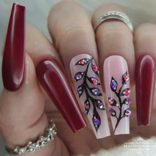 Weinrot Blätter Ast Strasssteine Herbstnägel Nageldesign Ideen - Nails
