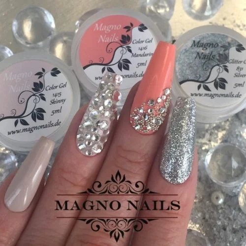 Pastel Orange Nägel - Nageldesign Ideen