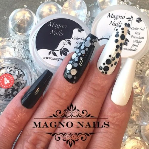 Sommer Schwarz Weiße Nägel mit Confetti