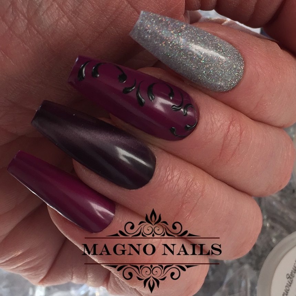 Winternägel - Nail Art Ideen - Nageldesign Lila schwarz Silber