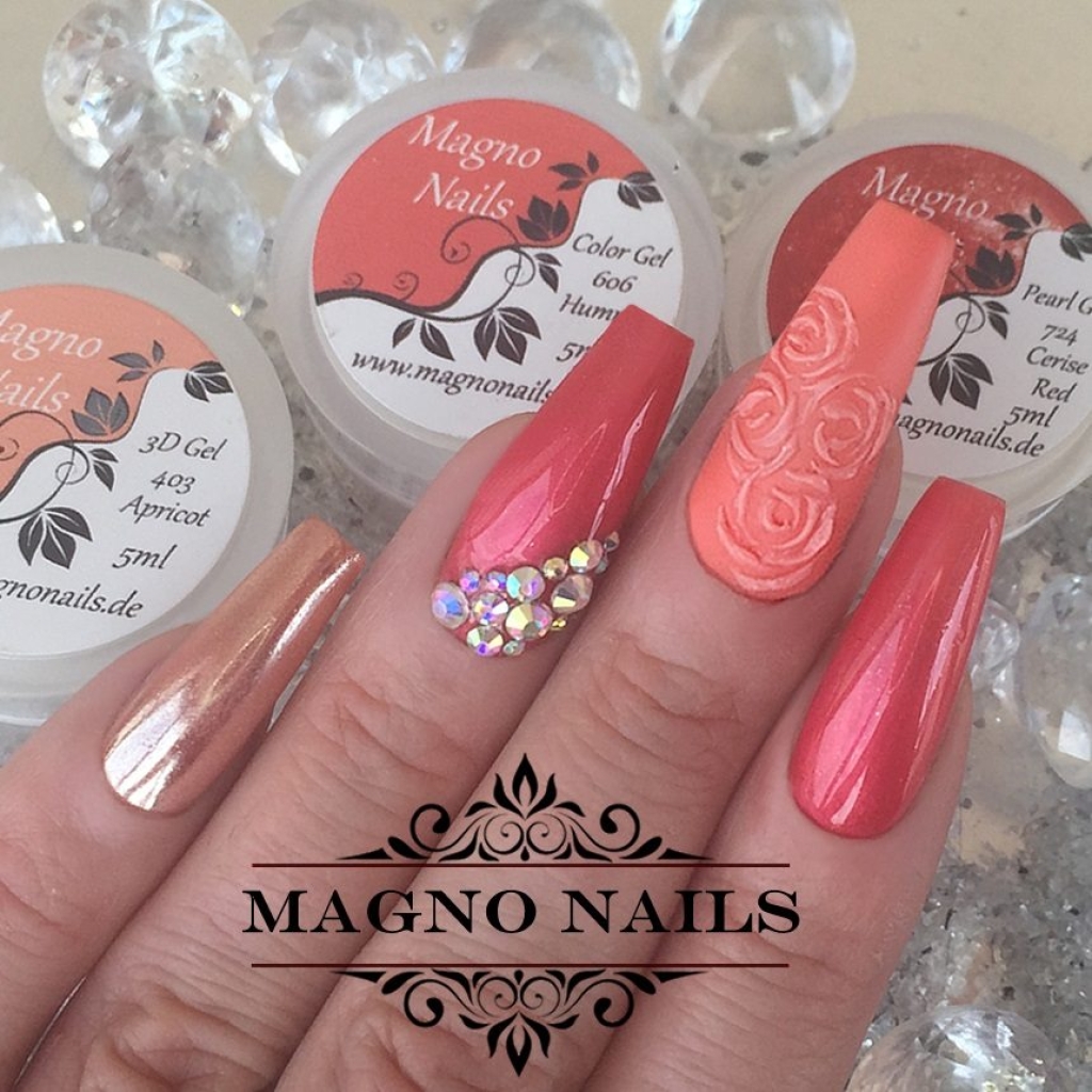 Rot Coral Nageldesign Ideen - Sommernägel mit Rot Glitzer