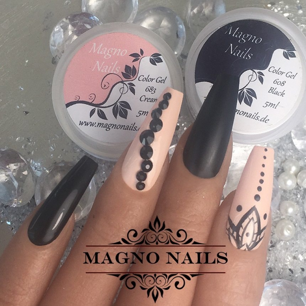 Nail Art Ideen - Herbst Nägel Schwarz Beige Mandala