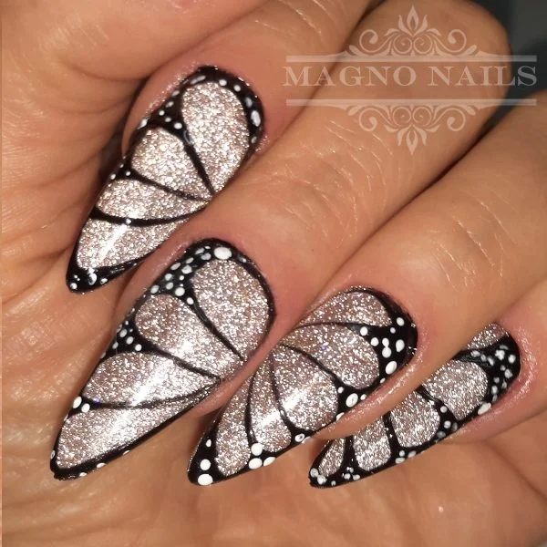 Nageldesign Idee mit Flash Reflektierenden Gelen