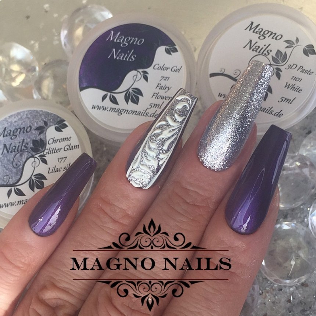 Nageldesign Idee lila     siber mit Schnörkel