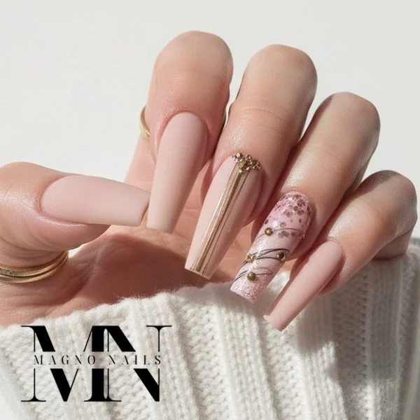 Farbgel - Beige Nude Pastel Winter Nägel - Nageldesign Ideen