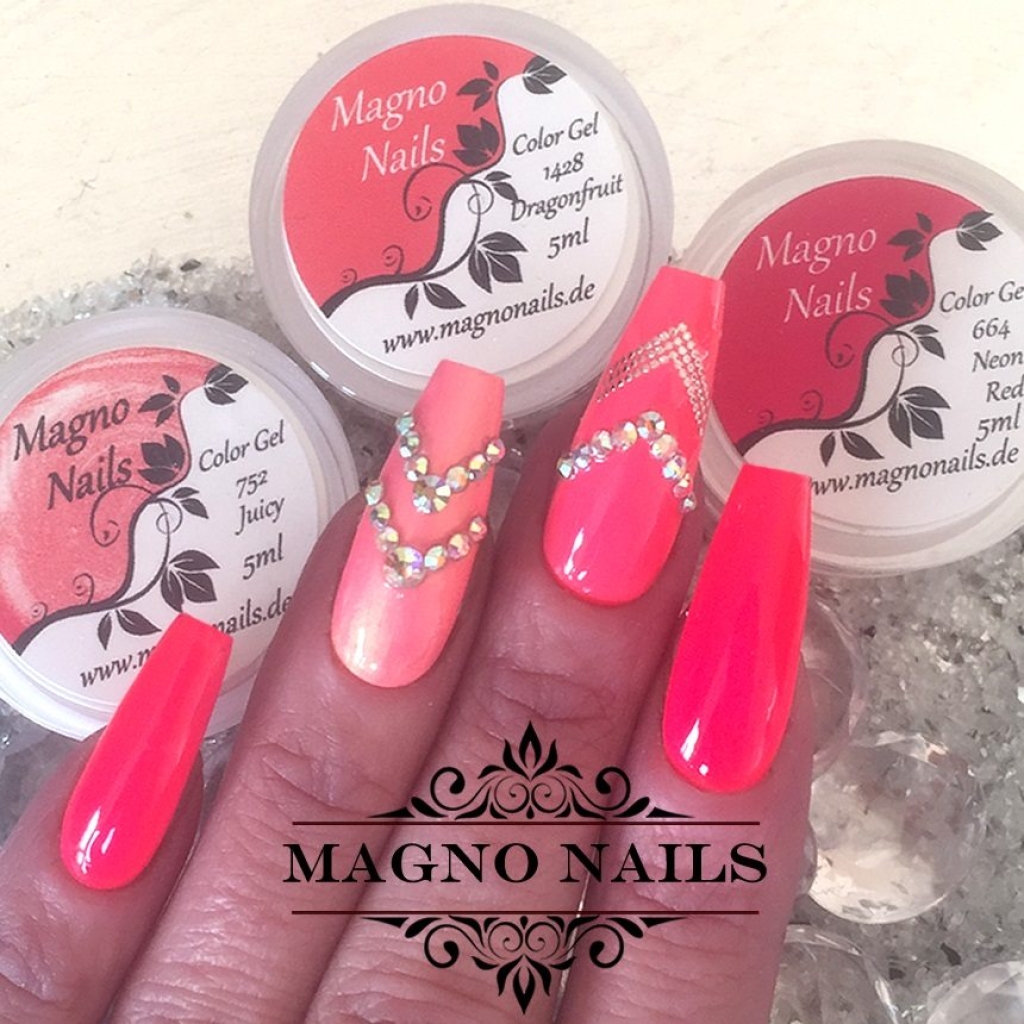 Nägel Ideen - Sommernägel mit Strasssteinen Pink Orange