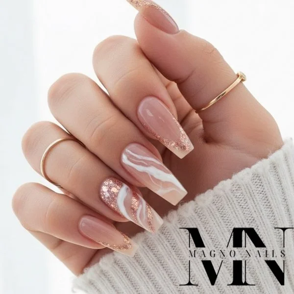 Braune Nageldesign Ideen - Marmor Dark Nude Make Up