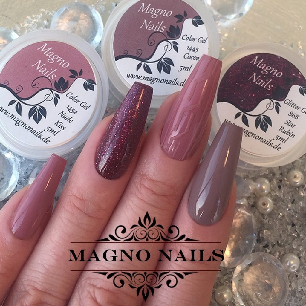 Naildesign Ideen - Herbst Nägel Braun Nude  Glitter