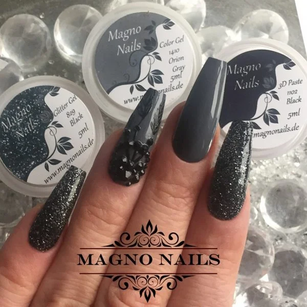 Winternägel - Nail Art Ideen - Nageldesign Schwarz Strasssteine grau