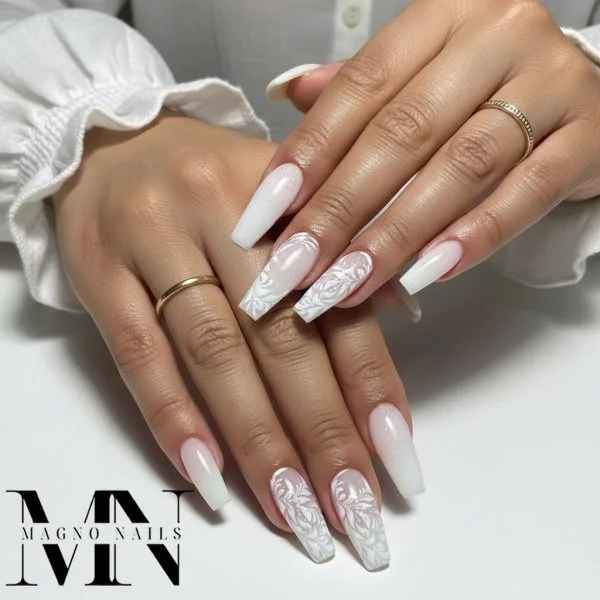 Luxus White Nails - weisse Nägel mit Glitzer - Nageldesign Ideen