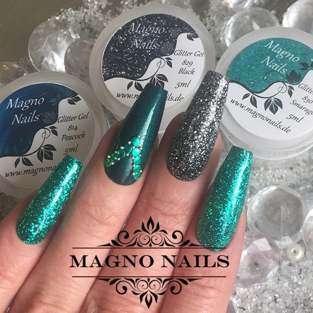 Winternägel - Nail Art Ideen - Nageldesign Schwarz grün