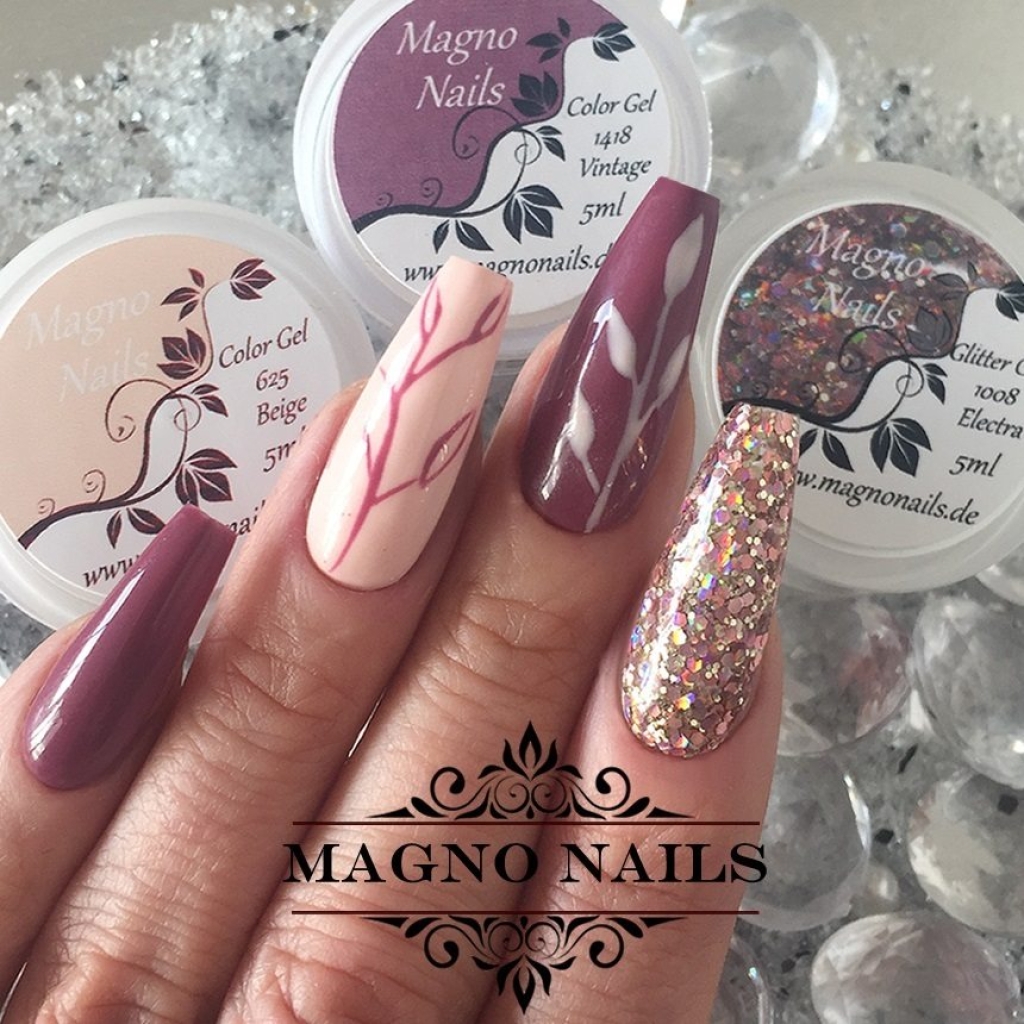 Naildesign Ideen - Herbst Nägel Braun Nude Muster Glitter