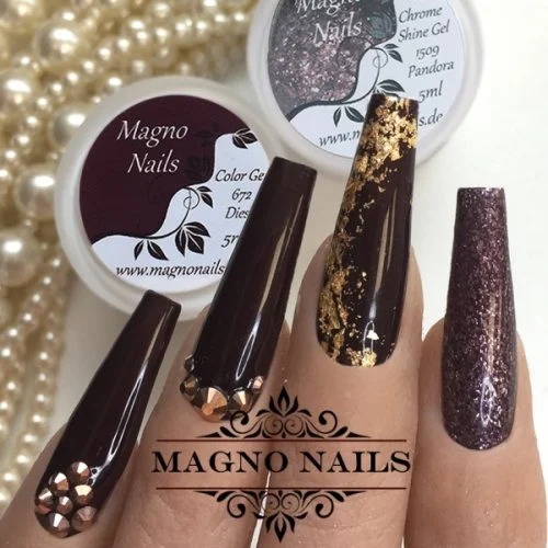Nail Art Ideen - Herbst Nägel Dunkel lila Dunkelbraun Goldblatt