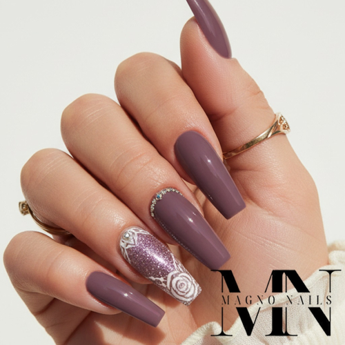 Luxus Naildesign Nude Violett Strass Glitzer