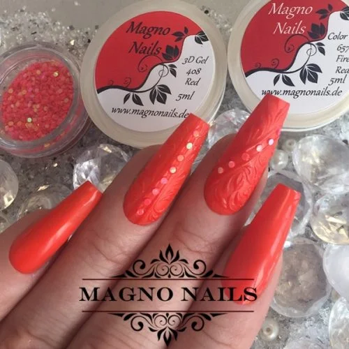 Nageldesign Galerie - Rote Nägel mit roten Schnörkel